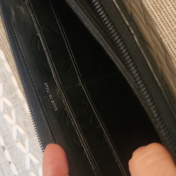 CHANEL Black Quilted Zipper Wallet💕 - Picture 7 of 15